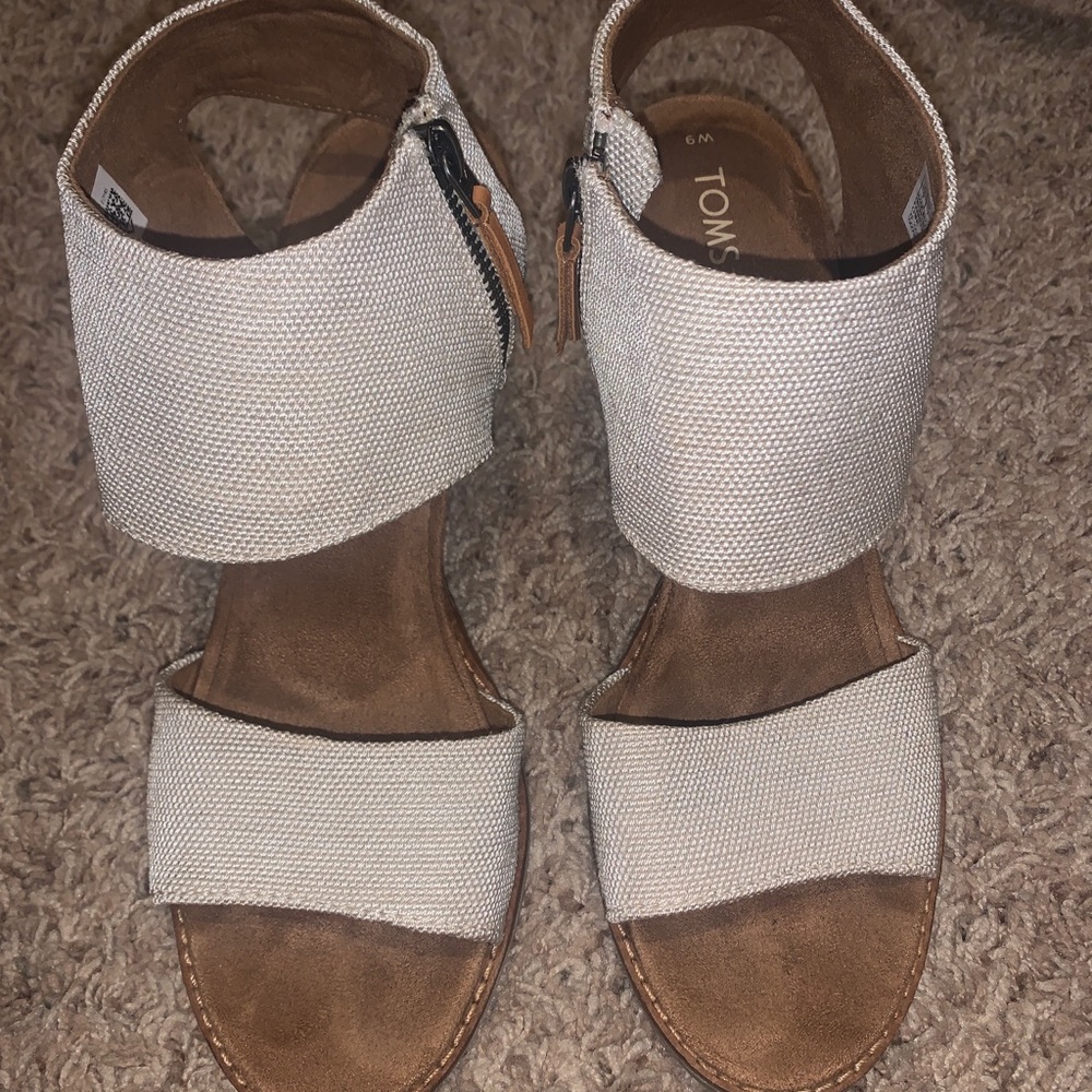 Toms heeled sandals - like new!